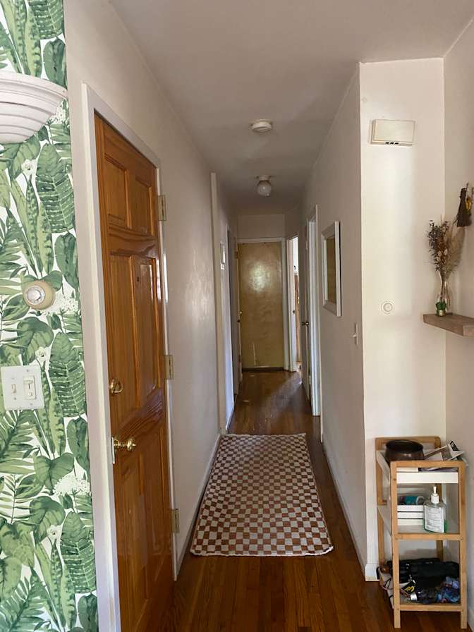 Astoria Charming Apt's room