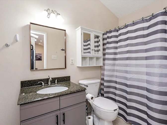 Alcove Rooms's room