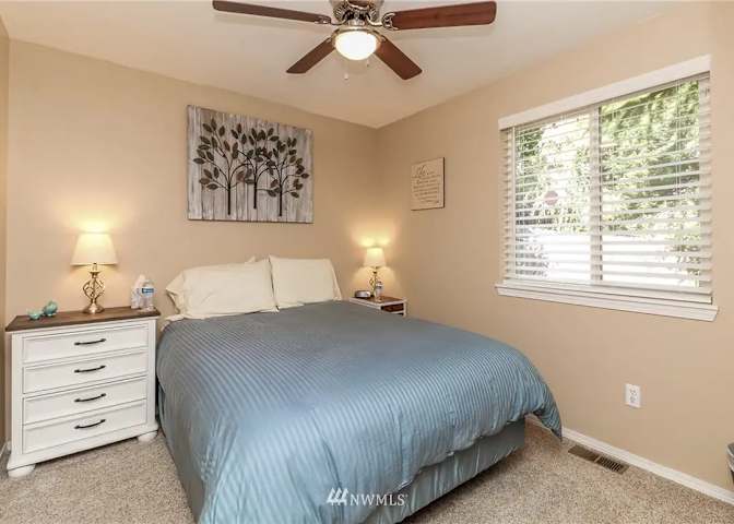 christopher hanson's room