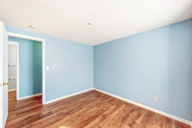 Alcove Rooms's room