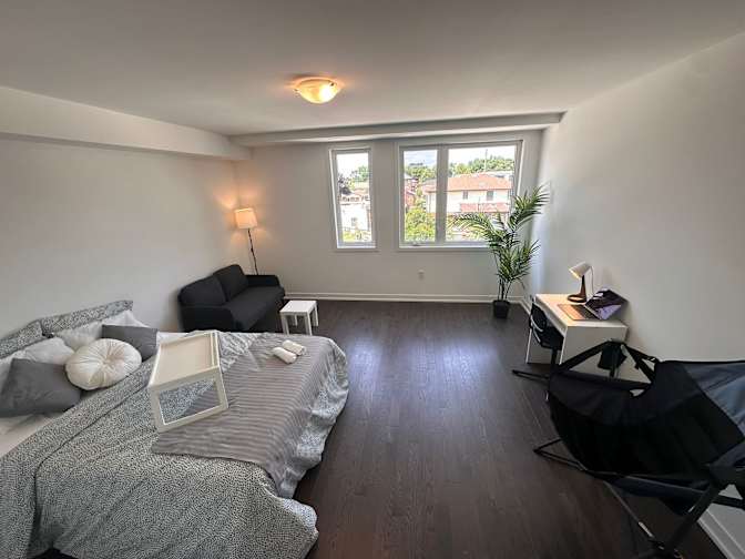 Housingfouryou's room