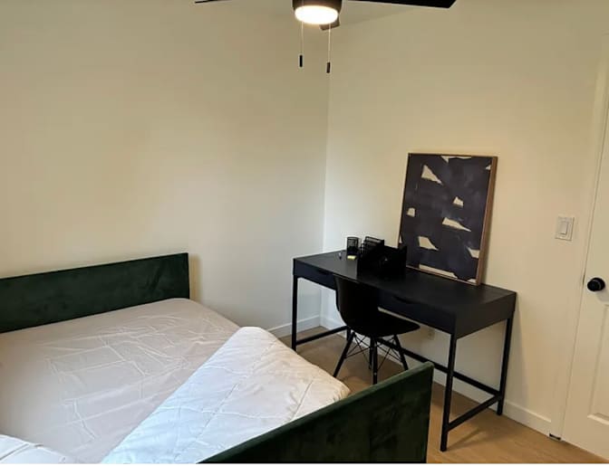 AnOasisAwsits's room