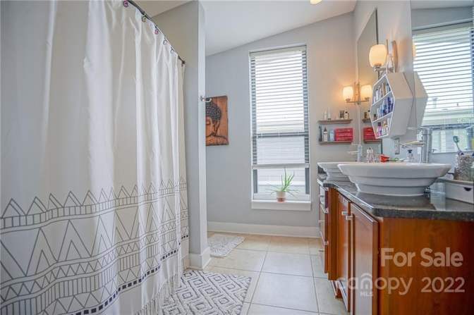 Alcove Rooms's room