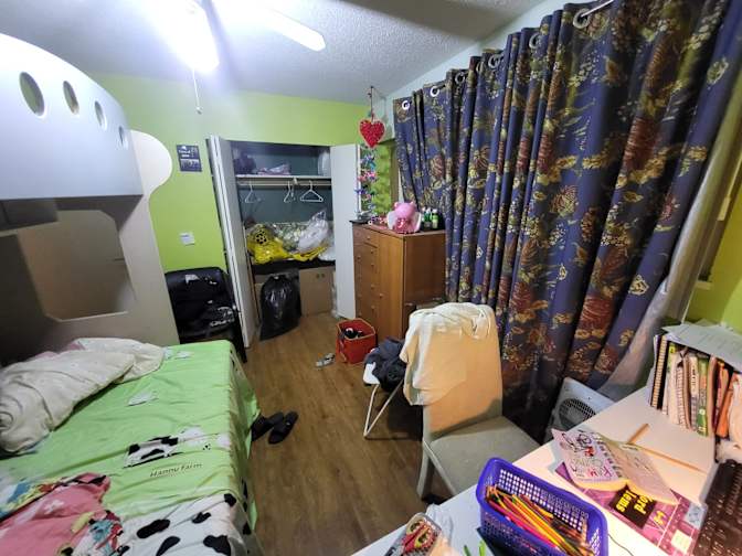 YINGJIAN SONG's room