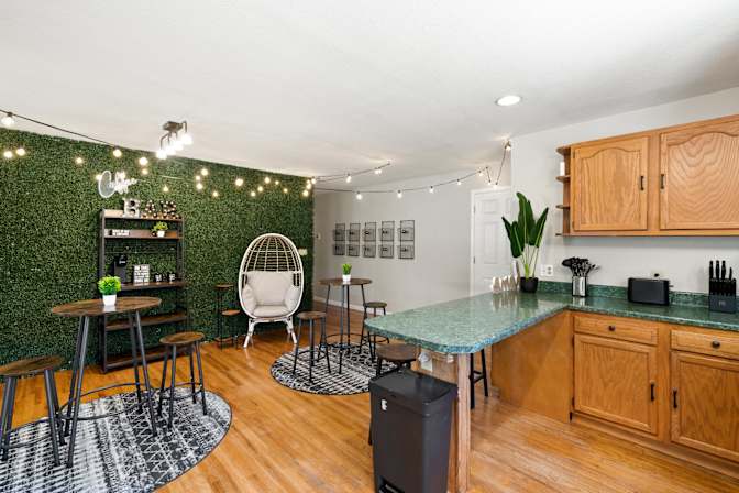 lifedoorrentals's room