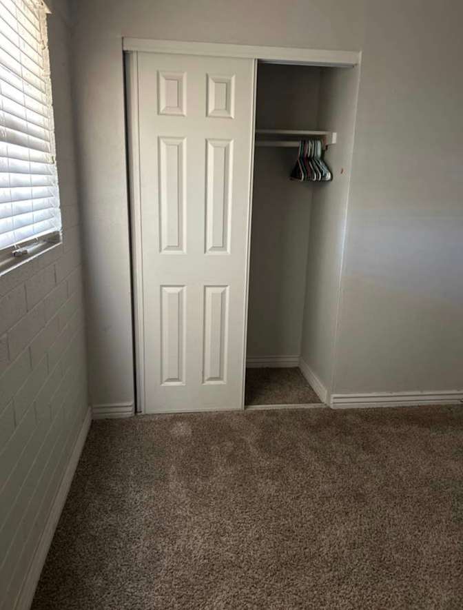 NELLY URIBE's room