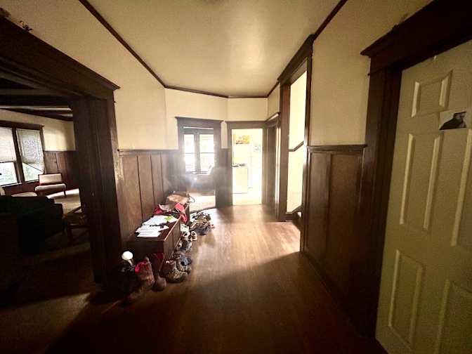 Jhonny G's room