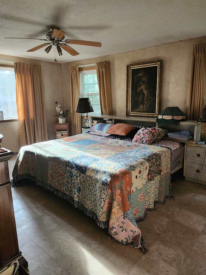 Saundra's room