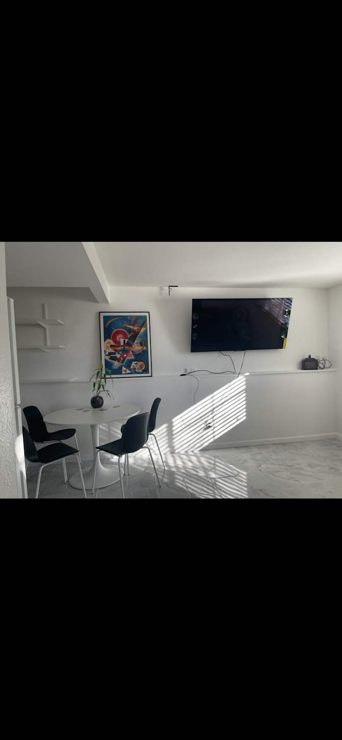 Carmen Hobbs's room