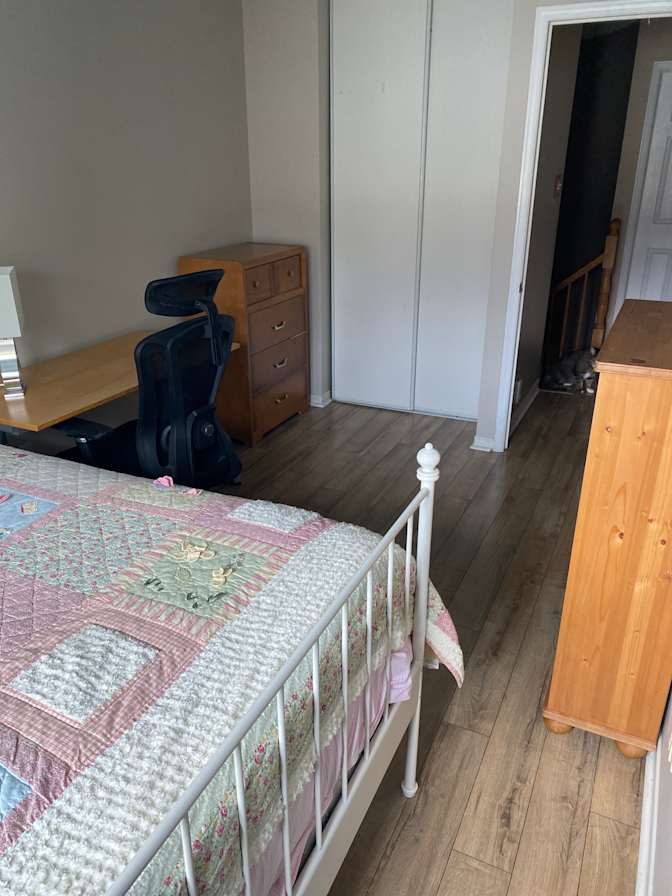 Lynne's room