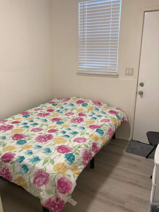 Neda's room
