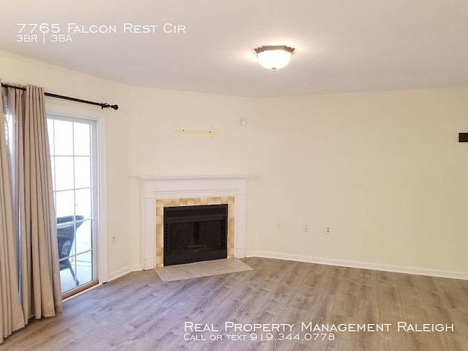 Alcove Rooms's room