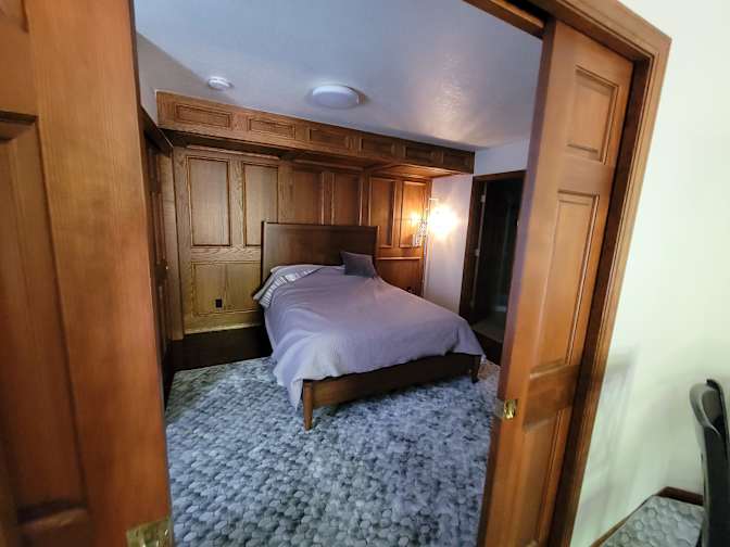 levy's room