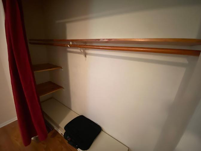 Alcove Rooms's room