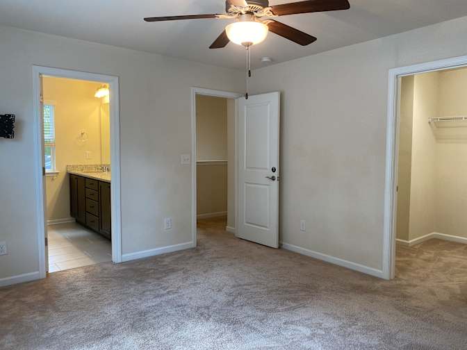 Alcove Rooms's room