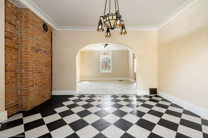 Kingston's room