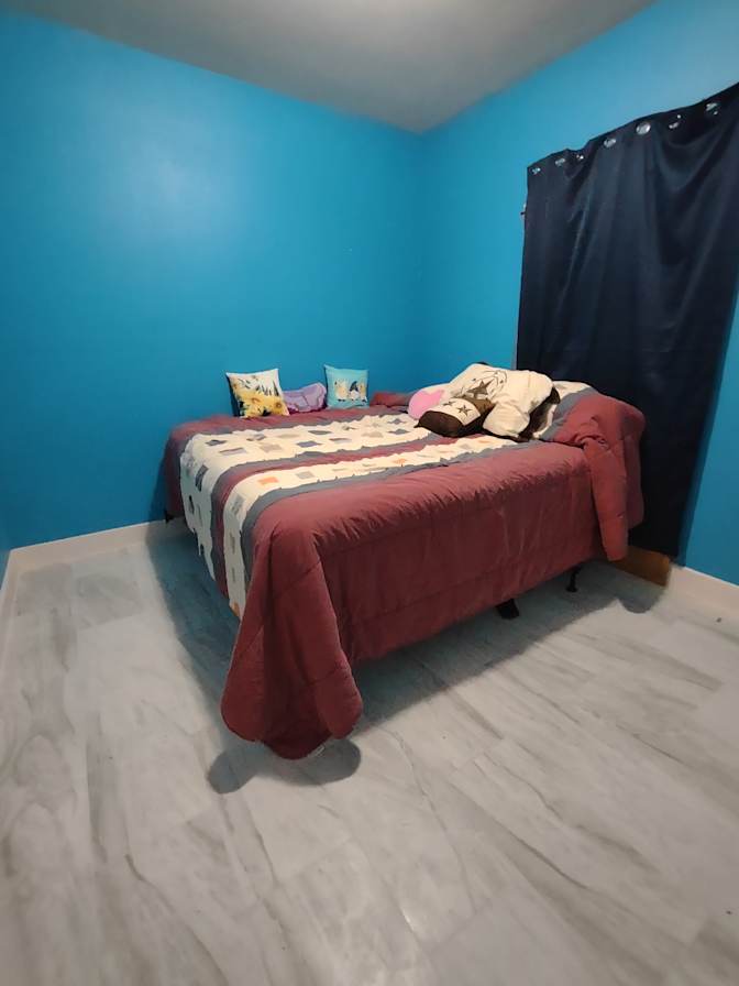 Leslie's room