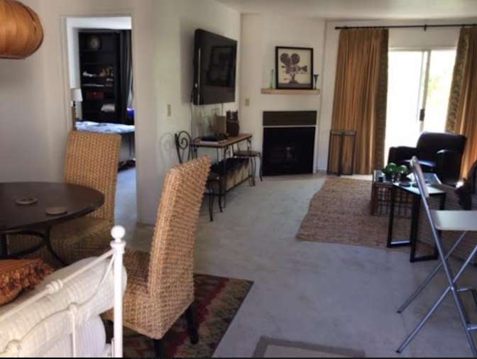 leslie's room