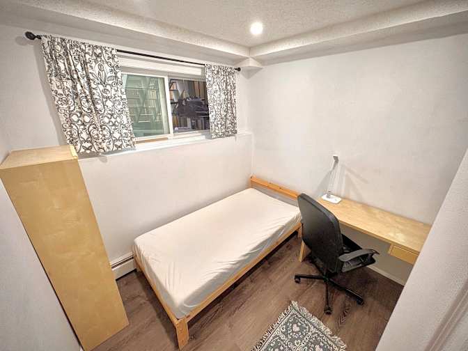 Ali Zowghinia's room