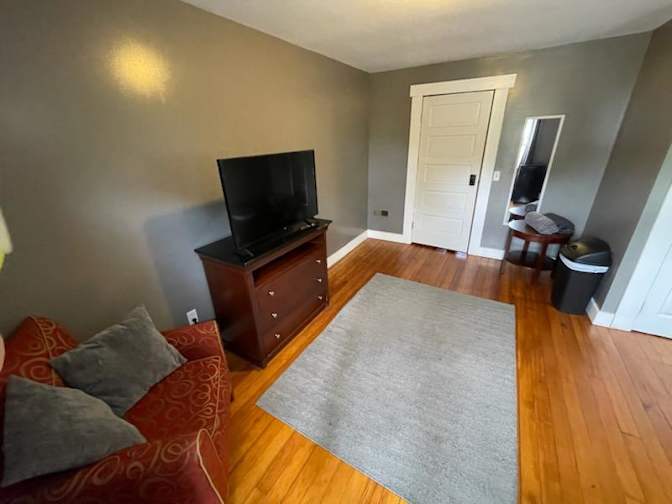 alric good's room
