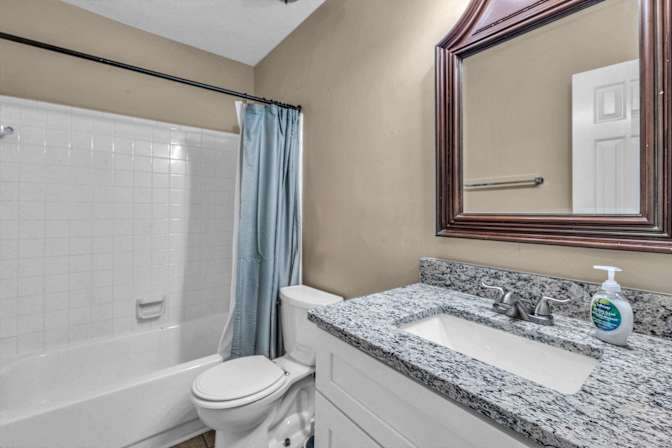 lifedoorrentals's room