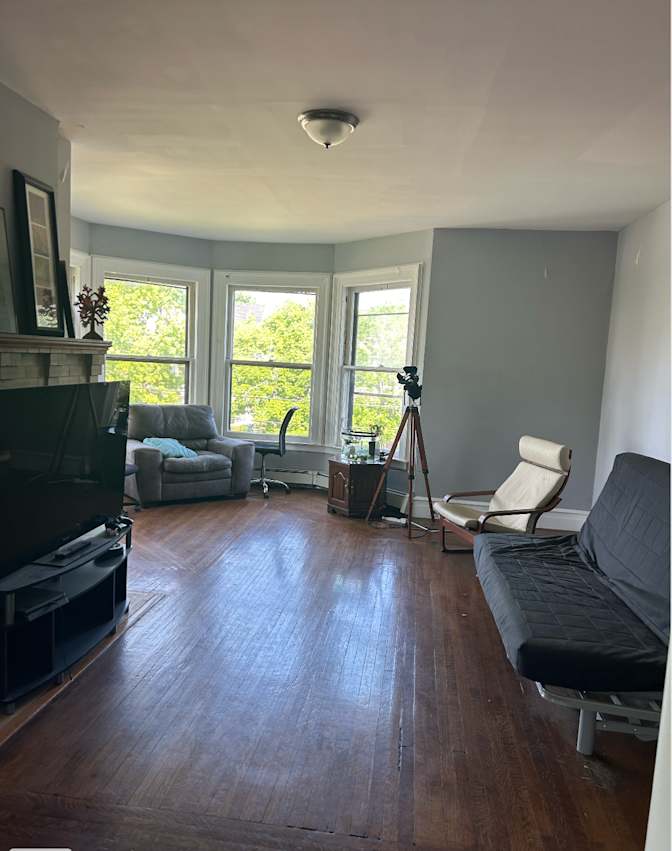 CAROLINE's room