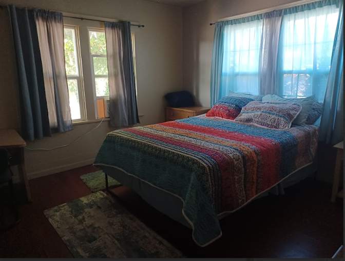 J- Sonora's room