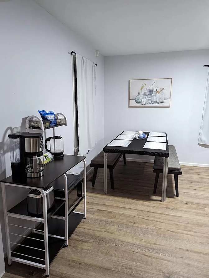 Alcove Rooms's room
