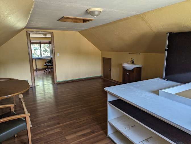 Ken's room