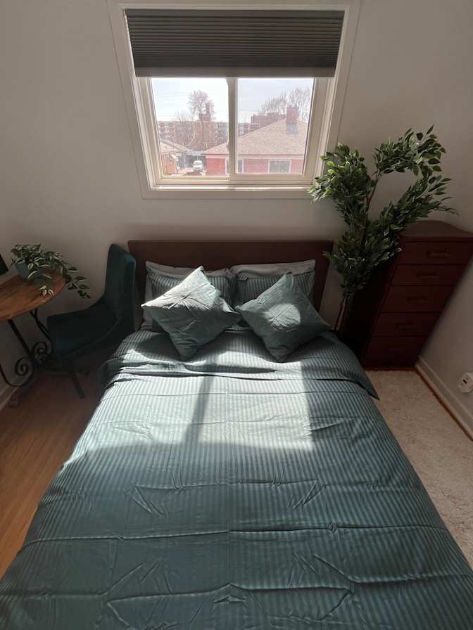 Dee's room
