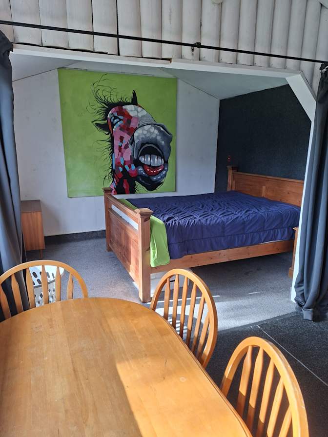 JACKY BURTIN's room