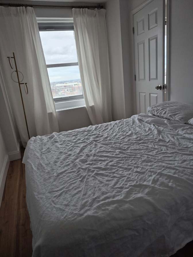 Leona's room