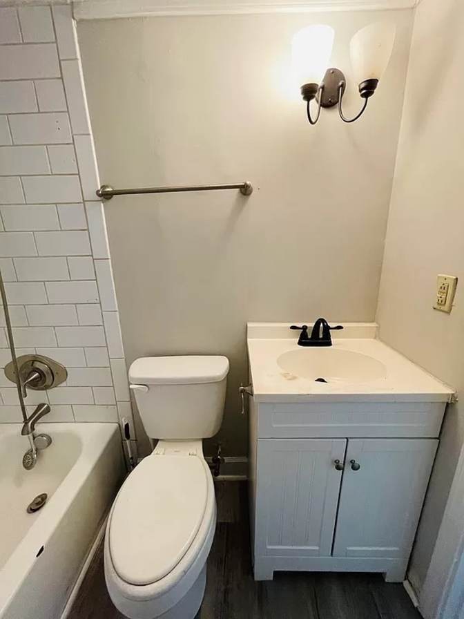 Alcove Rooms's room