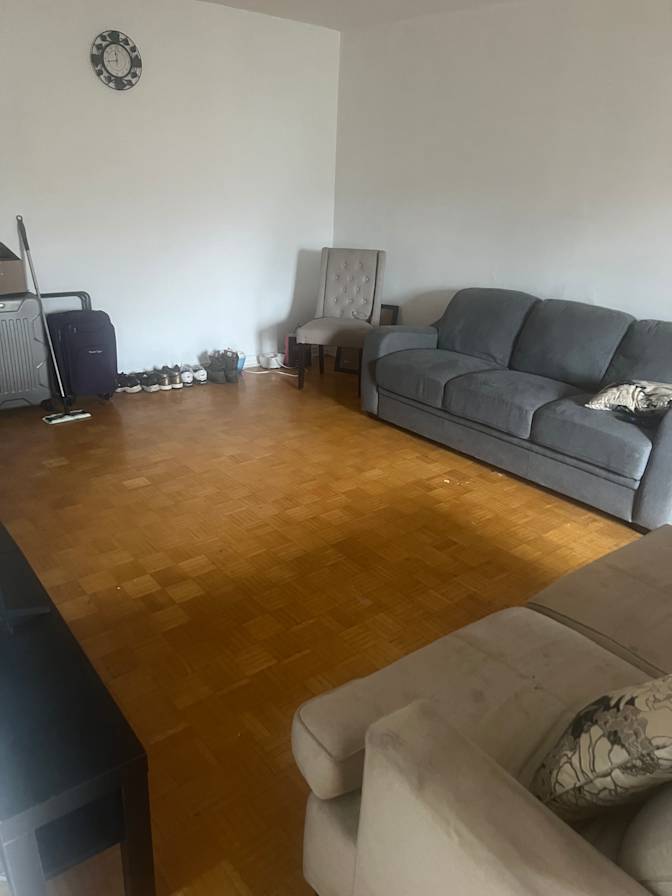 Michael Adekahunsi-gold's room