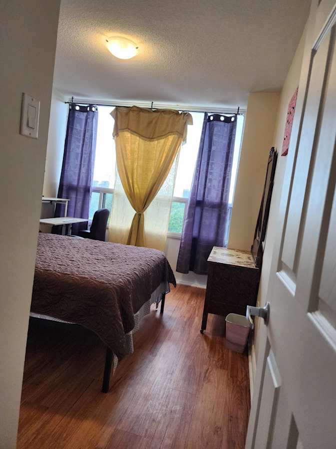Jules's room