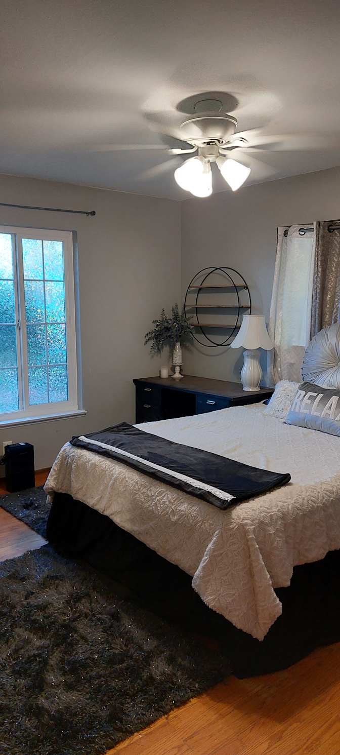 RHONDA's room