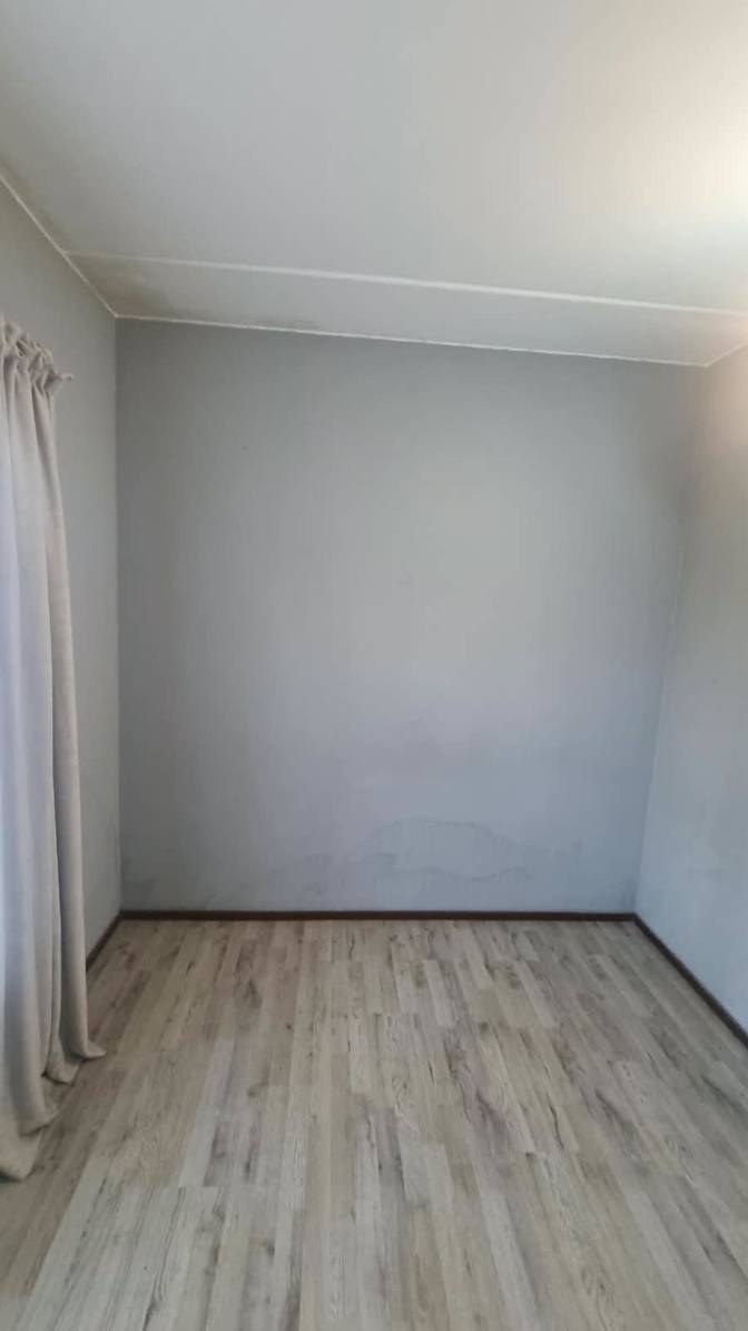 Ellis Banhwa's room