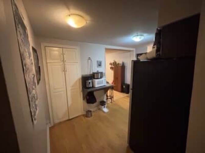 Sidney Mantle's room