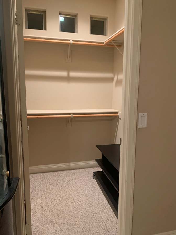 Della Gandapermana's room
