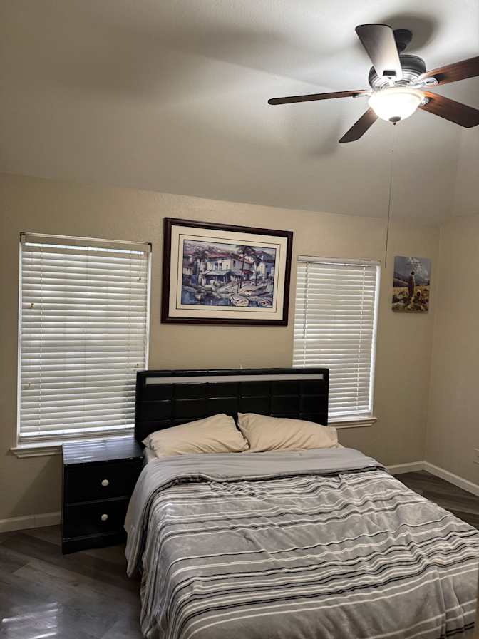 Luis's room