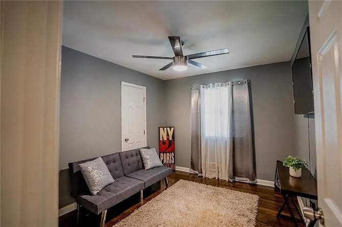 Alcove Rooms's room