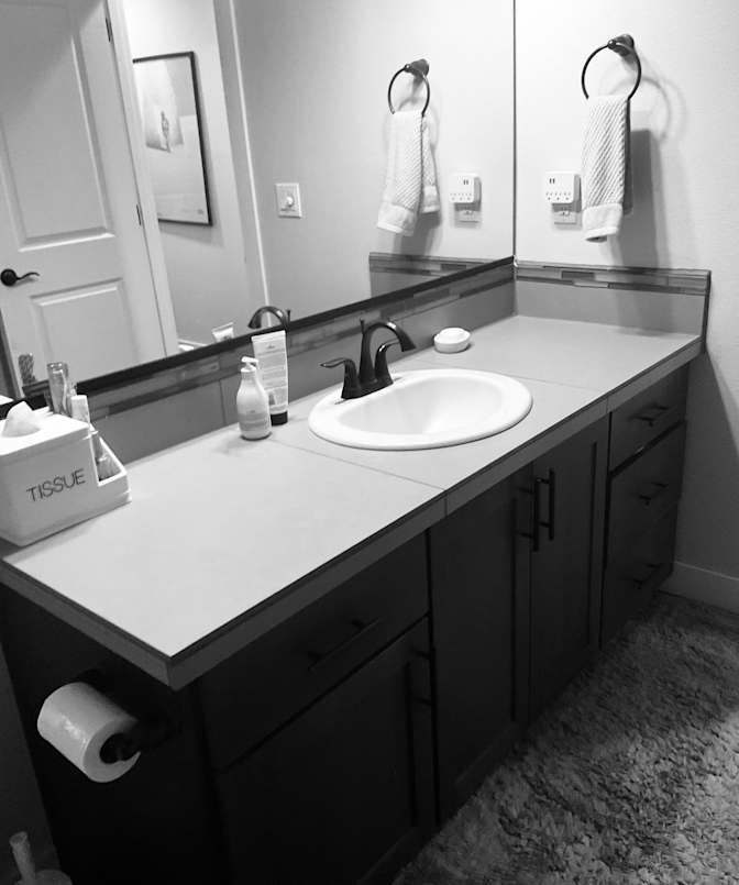 Professional.. Looking for roommate..'s room