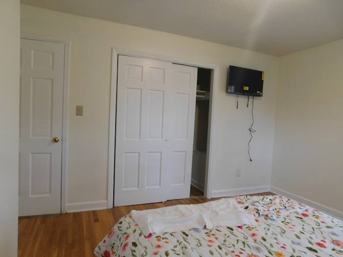 Carolina Realty Link's room