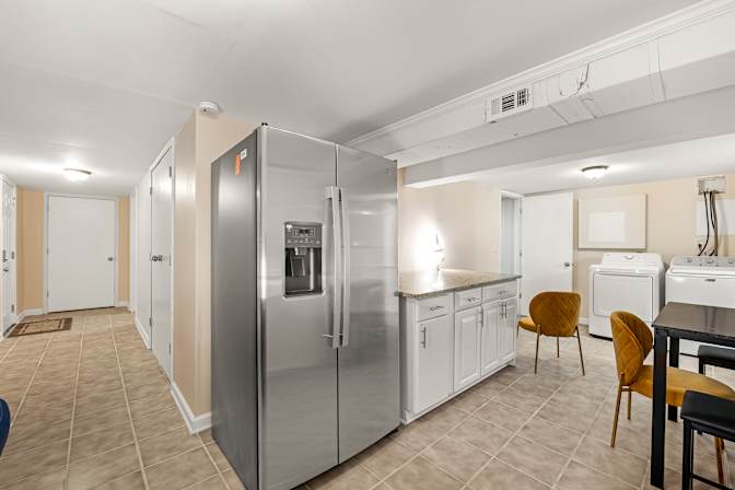 lifedoorrentals's room