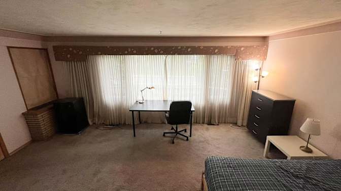 Juan's room