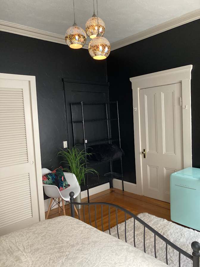 Federal Hill Roommates's room
