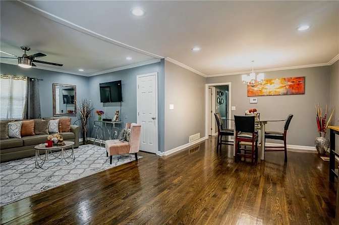 Alcove Rooms's room
