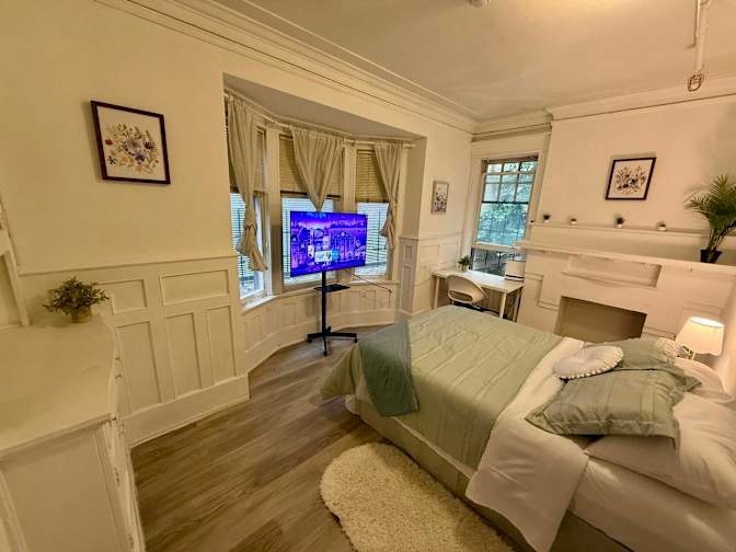 Alona's room