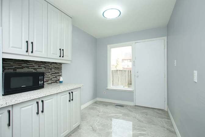 Tolobi Rental's room