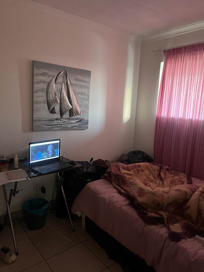 Tlatsi's room